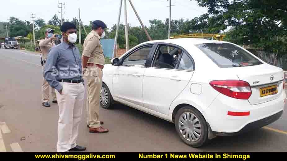 050520 Suttukote Checkpost Visit By DC SP copy 1