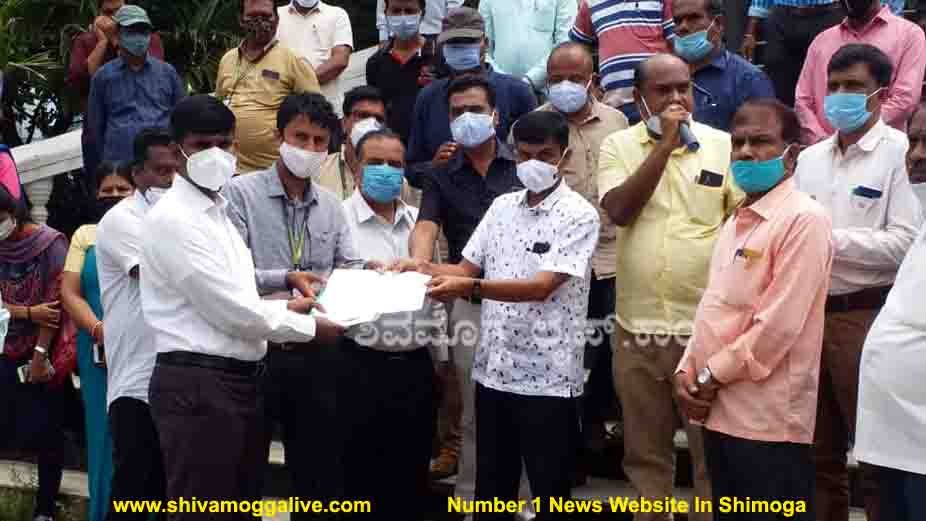 100720 Government Employees Protest Against Tahasildha Killing 1