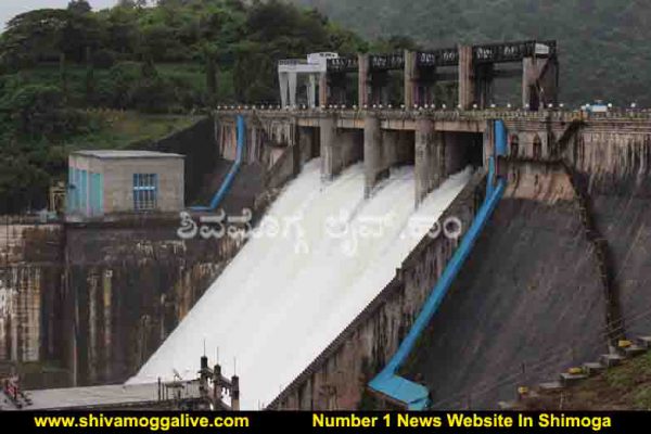 Bhadra-Dam-Water-Outflow