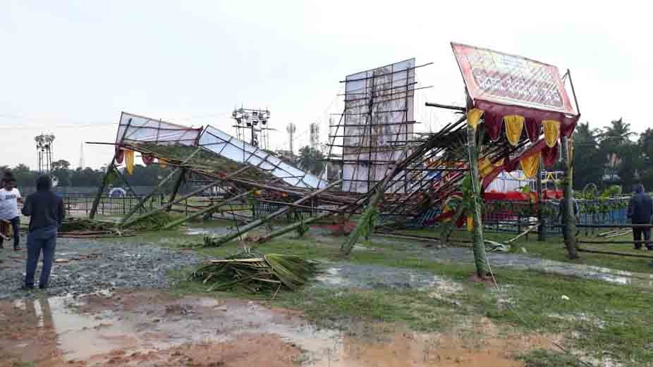 261020 Banni Mantapa Pandal collapse 1