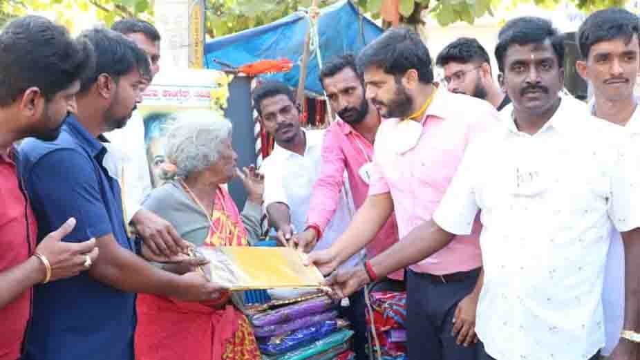 191120 Saree Distribution For Poor In Shimoga 1