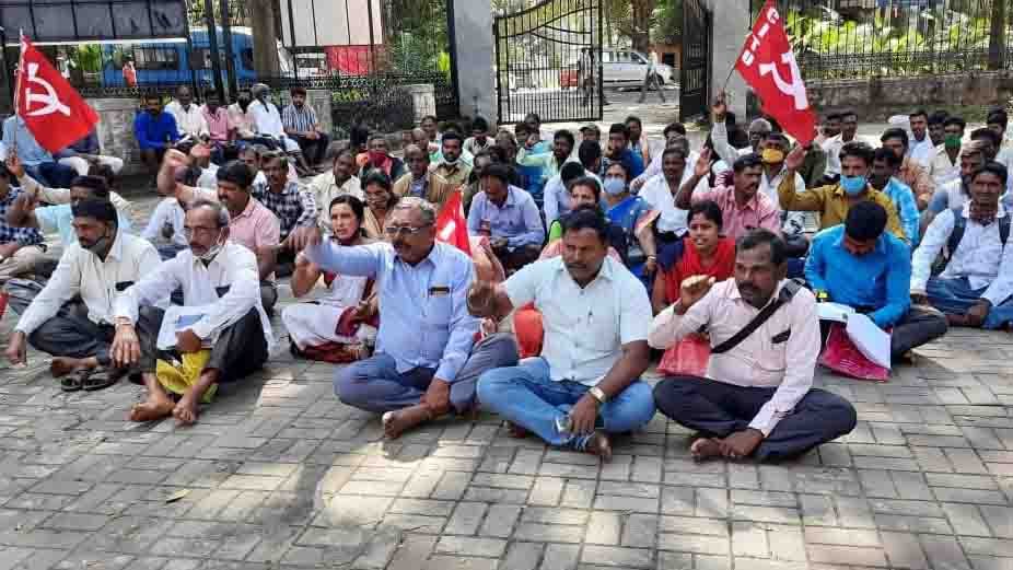 020221 Grama Panchayat Workers Protest 1