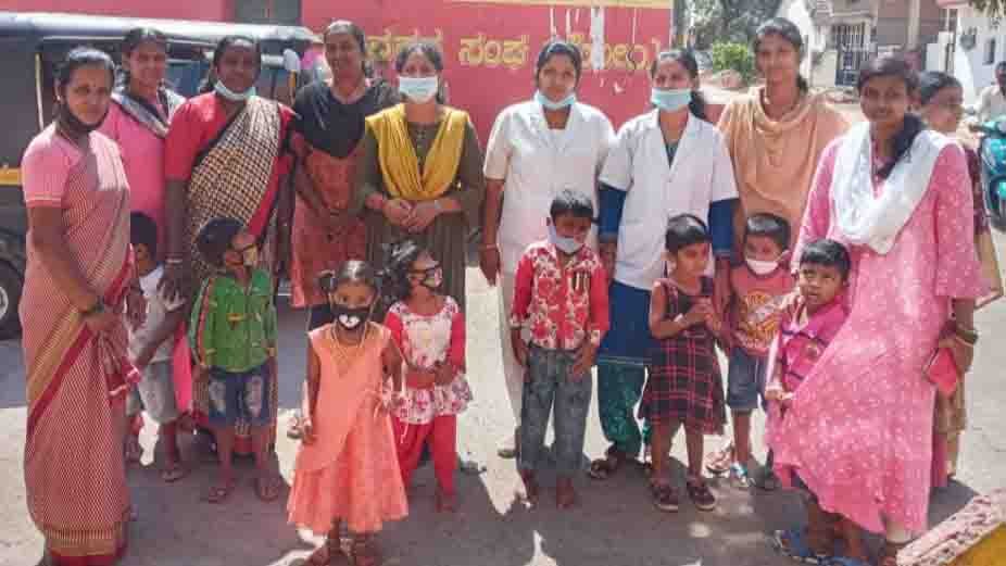 SHIMOGA | ಹೊಸಮನೆಯಲ್ಲಿ ‘ಮಕ್ಕಳ ನಡಿಗೆ ಅಂಗನವಾಡಿ ಕಡೆಗೆ’ 1 080221 Hosamane Anganavadi Re started after Lockdown 1