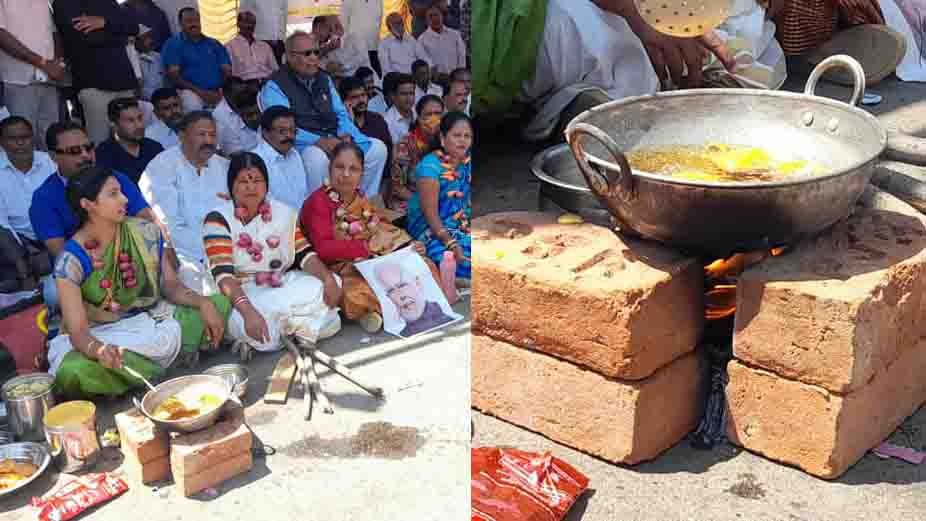 ತರಕಾರಿ ಹಾರ ಧರಿಸಿ, ನಡುರಸ್ತೆಯಲ್ಲೇ ಒಲೆ ಹಚ್ಚಿ, ಅಡುಗೆ ಮಾಡಿ ಶಿವಮೊಗ್ಗದಲ್ಲಿ ವಿನೂತನ ಪ್ರತಿಭಟನೆ