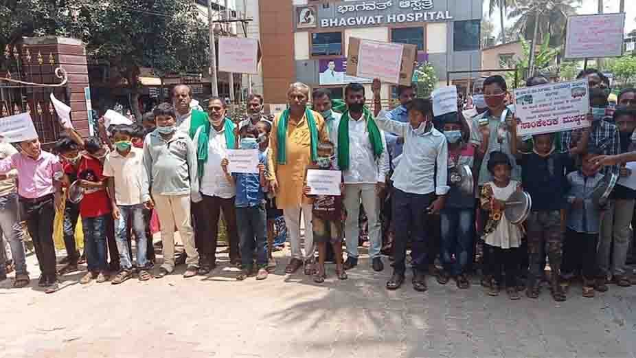 120421 Sagara KSRTC workers Protest 1