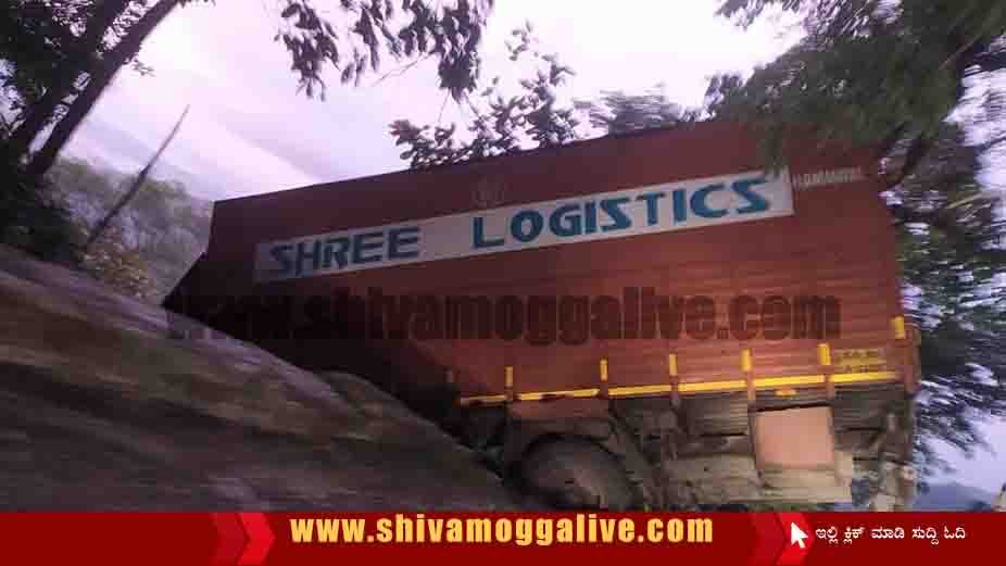 240821 Truck Accident at Agumbe Ghat Turn number 8