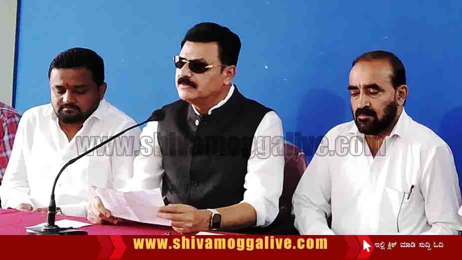 ‘ಸರ್ಕಾರಿ ನೌಕರರ ಸಂಘದ ರಾಜ್ಯಾಧ್ಯಕ್ಷರ ಮನೆ ಮೇಲೆ ದಾಳಿಯಾದ್ರೆ ಮತ್ತಷ್ಟು ಭ್ರಷ್ಟಾಚಾರ ಹೊರಕ್ಕೆ’ 4 111021 Beluru Gopalakrishna Press Meet At Sagara