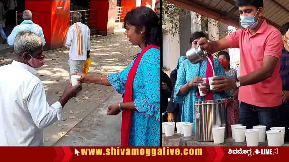 ಶಿವಮೊಗ್ಗ ಡಿಸಿ ಕಚೇರಿ ಮುಂದೆ ಮಜ್ಜಿಗೆ ಮಾರಾಟ ಮಾಡಿದ ಉಪನ್ಯಾಸಕರು, ವಿಭಿನ್ನ ಪ್ರತಿಭಟನೆಗೆ ಕಾರಣವೇನು?