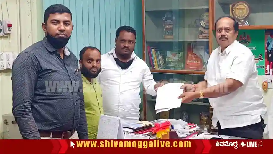 SDPI shimoga unit workers submit memorandum