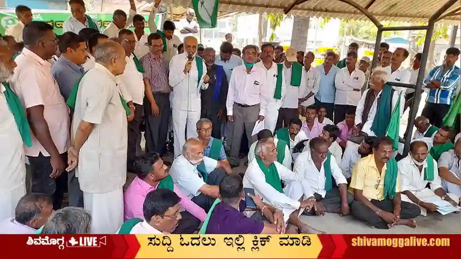 Shimoga-Famers-Protest-in-front-of-Mescom
