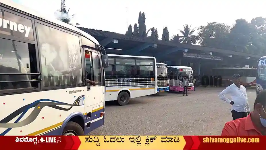 ತೀರ್ಥಹಳ್ಳಿಯಲ್ಲಿ ಮುಂದುವರೆದ ಬಸ್ ಸಂಘರ್ಷ, KSRTC ಬಸ್ ಡ್ರೈವರ್, ಕಂಡಕ್ಟರ್ ಮೇಲೆ ಹಲ್ಲೆ 2 Thirthahalli-Bus-Stand.