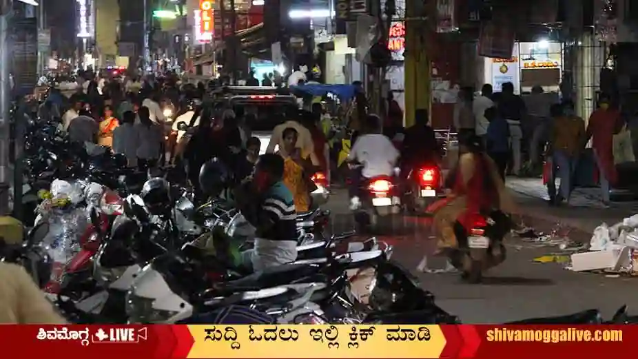 Gandhi-Bazaar-During-Night.