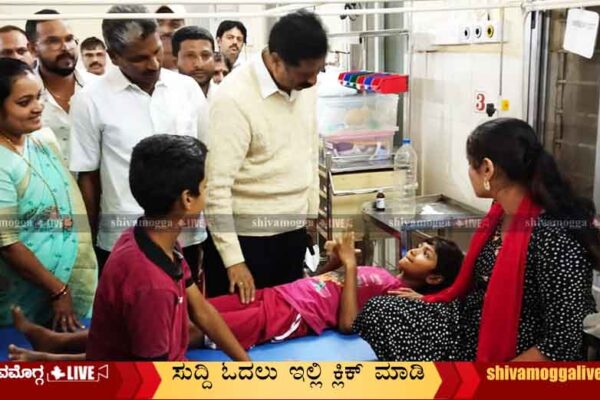 -Children-fell-ill-MLA-Halappa-visit-Sagara-Hospital