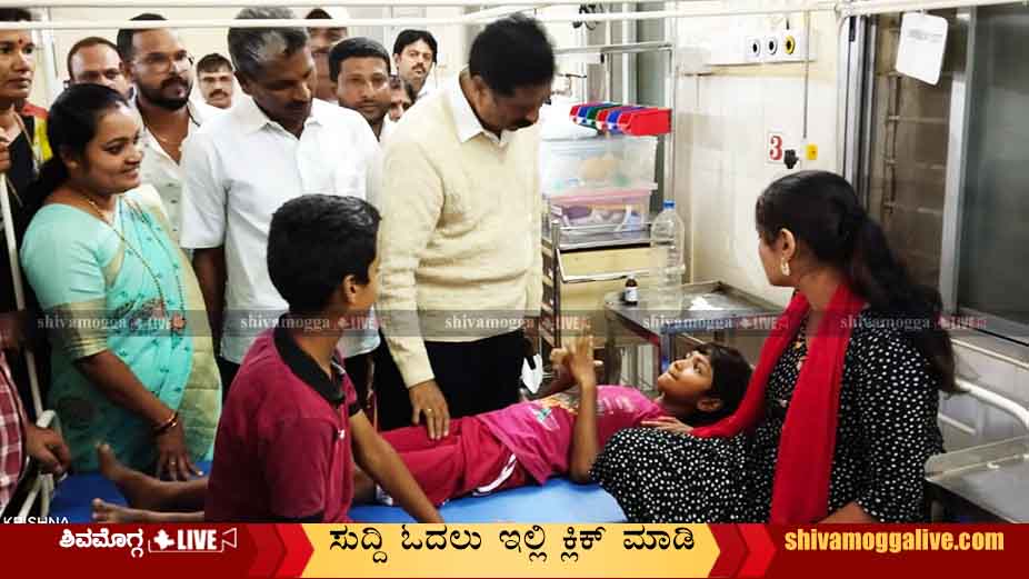 -Children-fell-ill-MLA-Halappa-visit-Sagara-Hospital