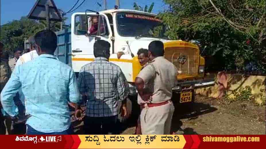 Tipper-Lorry-accident-at-Sagara-3-injured