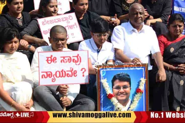 Sharath-Bhoopalam-Family-Protest-in-front-of-DC-office