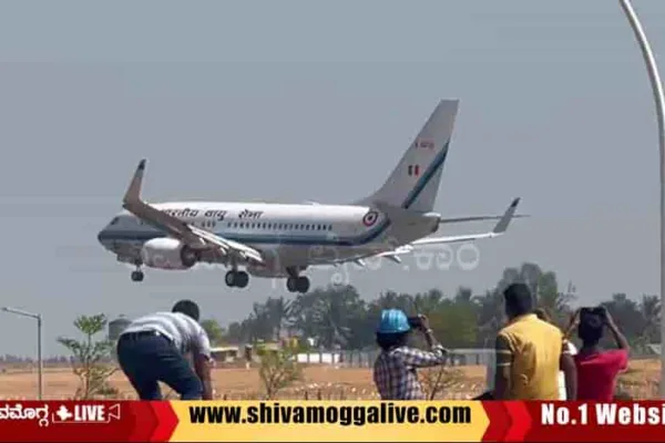 First-Flight-landed-at-Shimoga-Airport-Boeing