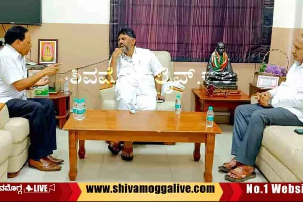 Kimmane-Rathnakar-Manjunatha-Gowda-meeting-with-DK-Shivakumar.