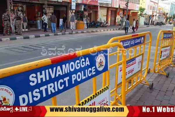 Barricade-in-Shimoga-Jail-road-ahead-of-Amith-Shah-visit