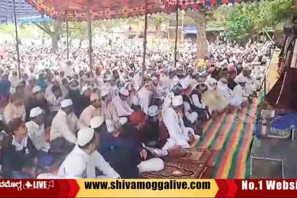 Muslims-Mass-prayer-at-Eidga-Maidan-in-Shimoga