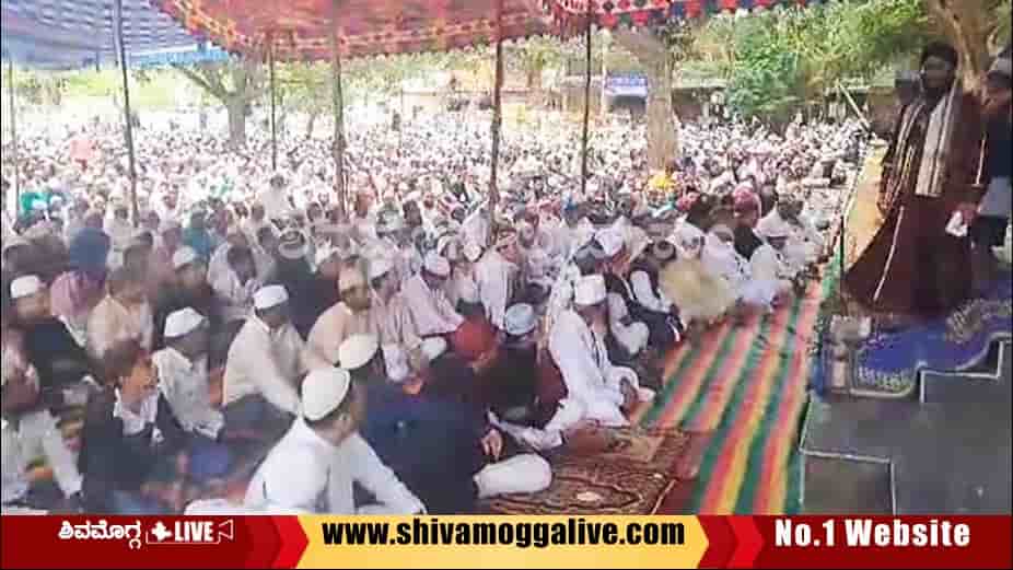 Muslims-Mass-prayer-at-Eidga-Maidan-in-Shimoga
