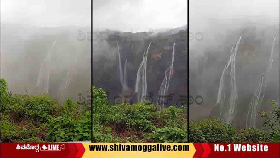 Jog-Falls-during-Monsoon-with-mist-covered.
