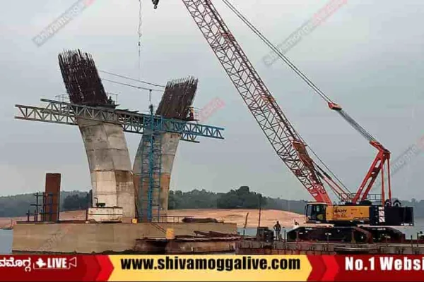 Sigandur-Bridge-Construction-in-Shavaravathi-Backwater.