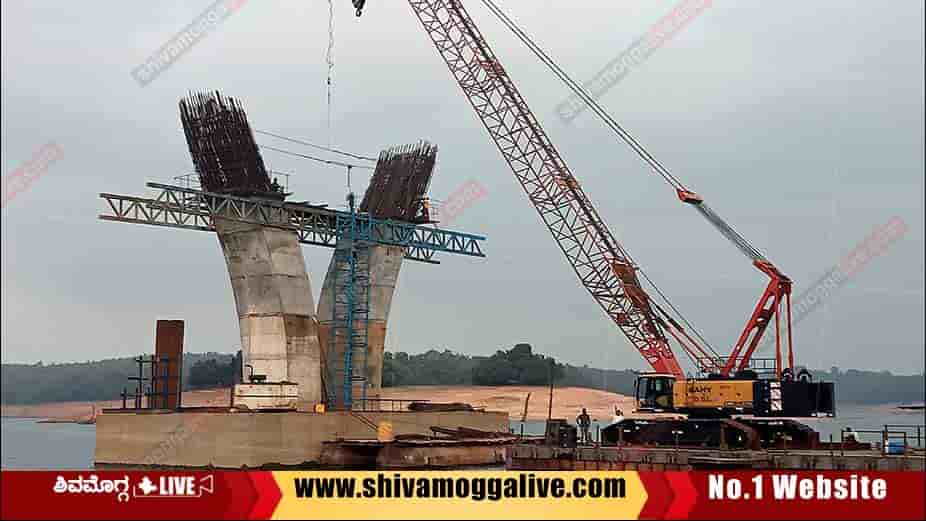 Sigandur-Bridge-Construction-in-Shavaravathi-Backwater.