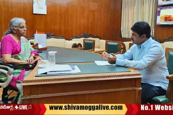 MP-BY-Raghavendra-Meets-Nirmala-Seetharaman-Maize-Research-Centre-in-Shimoga