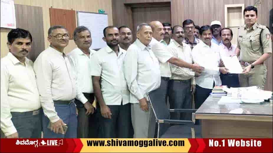 110823 Chandragutti Temple Devotees meet Shimoga Police SP Mithun Kumar