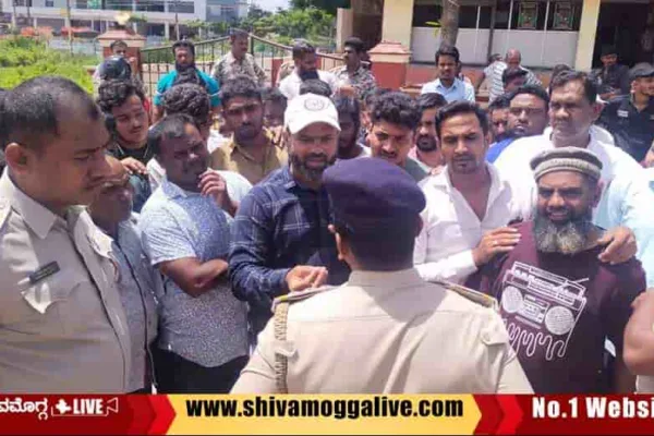 -Protest-at-By-Pass-Road-in-Shimoga-city