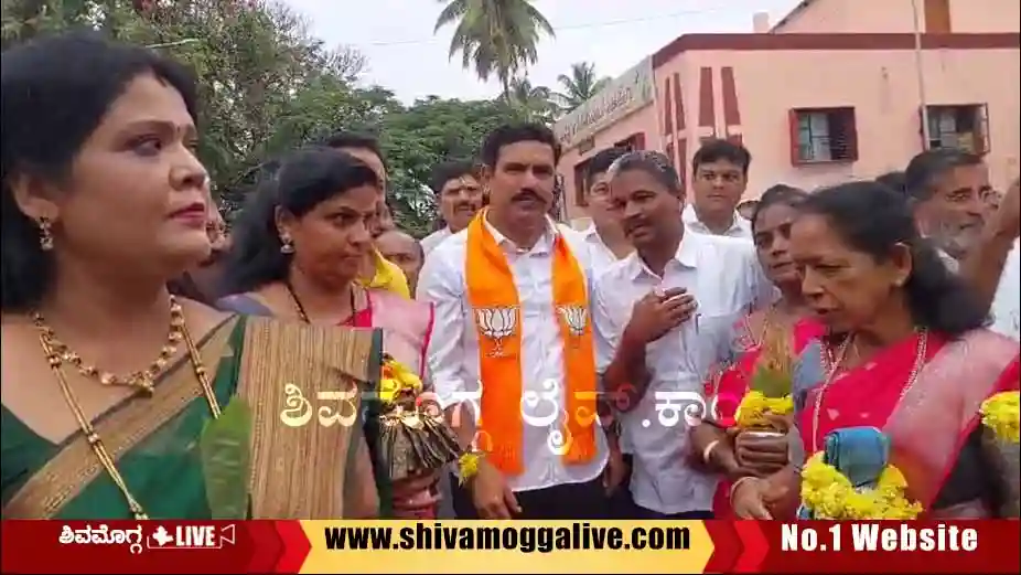 ಶಿವಮೊಗ್ಗದಲ್ಲಿ ಬಿಜೆಪಿ ರಾಜ್ಯಾಧ್ಯಕ್ಷ ವಿಜಯೇಂದ್ರಗೆ ಪೂರ್ಣ ಕುಂಭ ಸ್ವಾಗತ 3 BJP-President-BY-Vijayendra-Visits-Shimoga-BJP-office