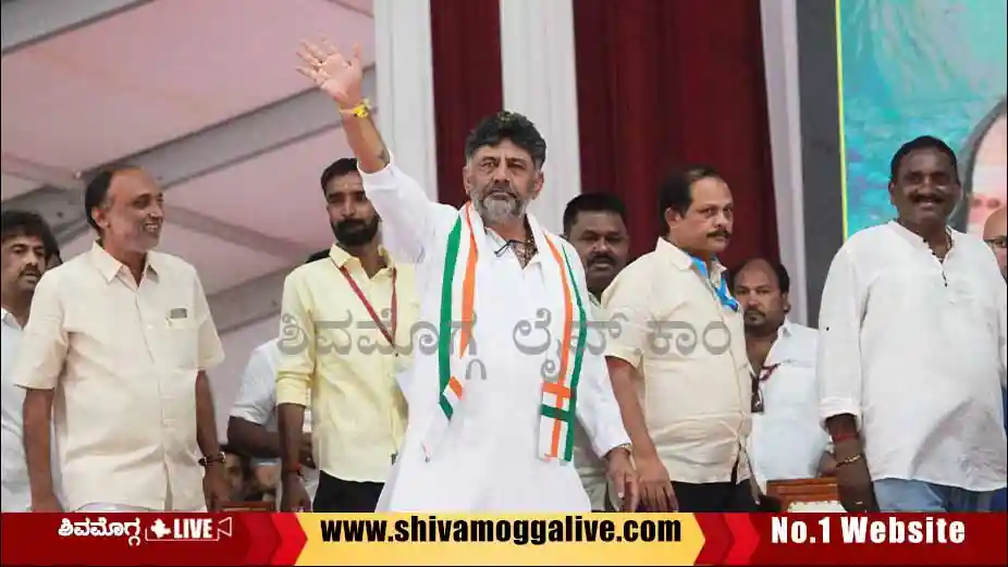 DK-Shivakumar-In-Shimoga-Gurantee-Samavesha