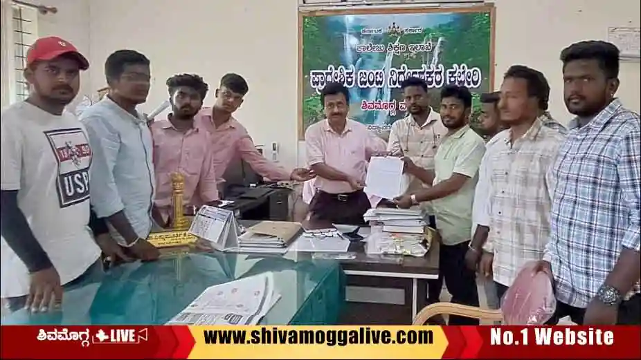 NSUI-memorandum-against-Donation-menace-in-Shimoga.