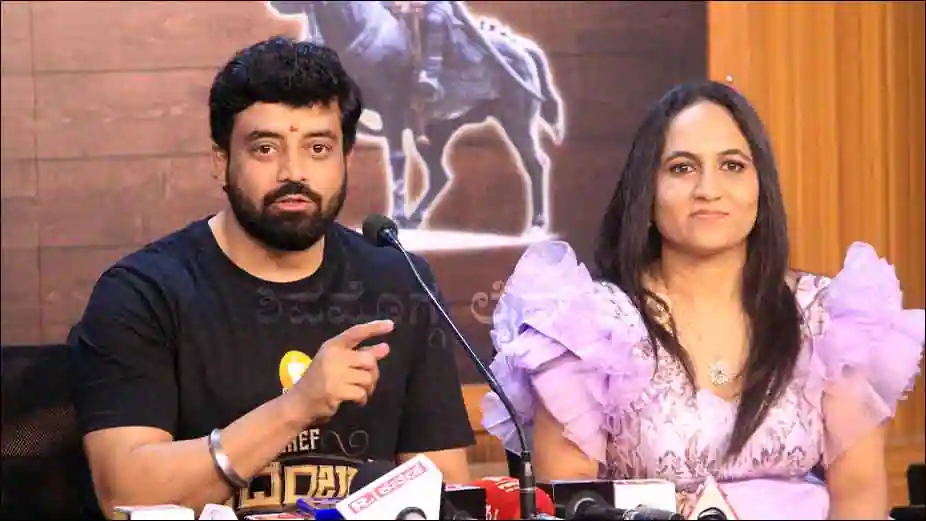 Actor-Aniruddha-promotion-to-Shef-Chidambara-movie-in-Shimoga