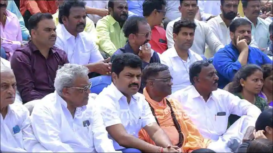 Veerashaiva-Organisations-protest-against-Actor-Darshan