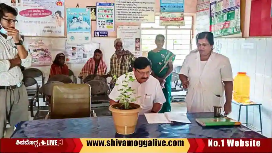 ಸರ್ಕಾರಿ ಆಸ್ಪತ್ರೆಗೆ ಶಾಸಕ ಆರಗ ಜ್ಞಾನೇಂದ್ರ ದಿಢೀರ್ ಬೇಟಿ, ಪರಿಶೀಲನೆ 1 MLA-Sudden-visit-to-Malur-government-hospital