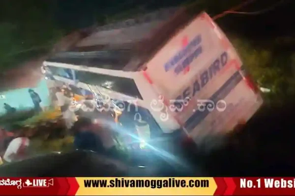 bus-incident-at-pillangere-in-Shimoga-taluk.