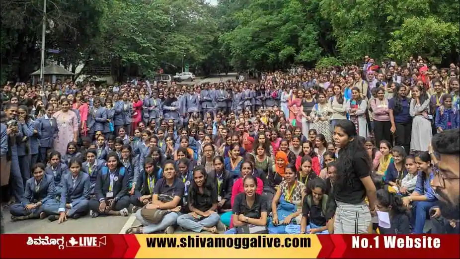 Kuvempu-University-Students-Protest