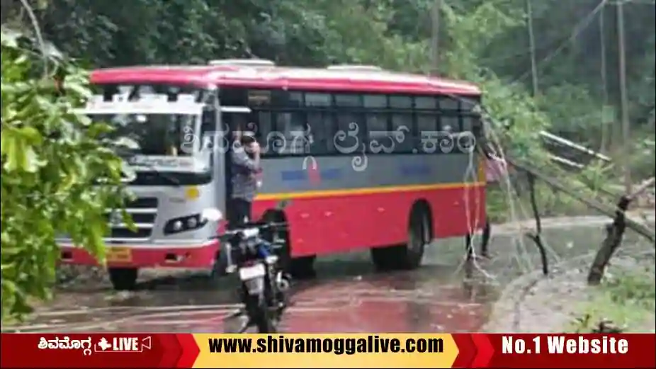 electric-pole-falls-on-bus-near-sampekatte