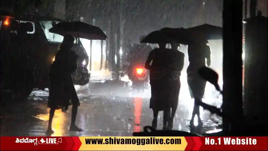 Rain-in-Shimoga-city-night.