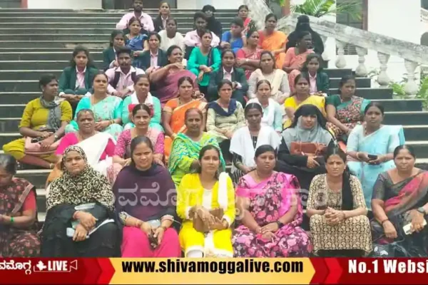 woman-protest-in-Shimoga-city.