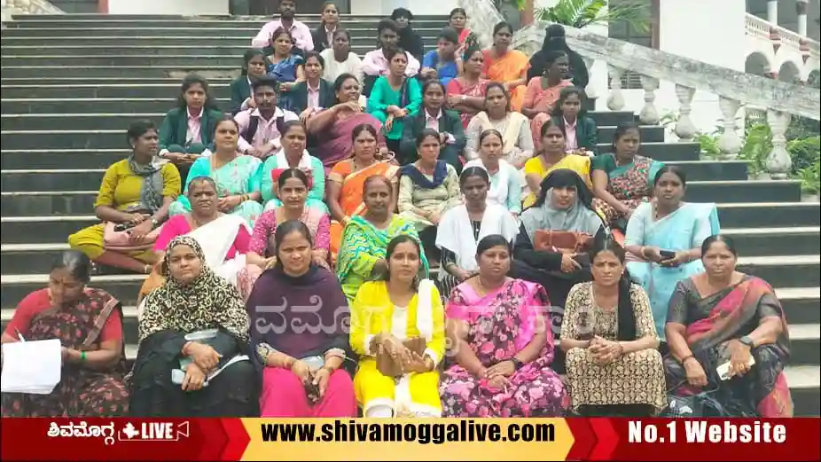 woman-protest-in-Shimoga-city.