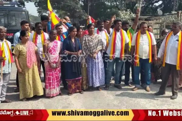 Protest-against-pot-holes-on-railway-station-flyover.