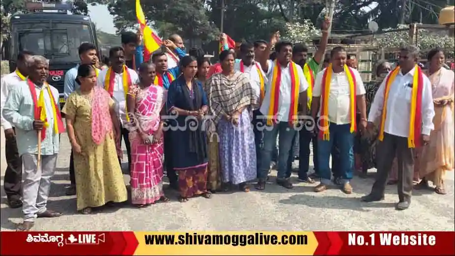 Protest-against-pot-holes-on-railway-station-flyover.