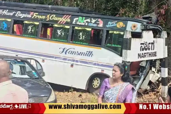 Chamarajanagara-Tour-Bus-mishap-at-hosanagara