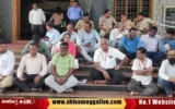 Kuvempu-university-employees-protest-at-Shankaraghatta