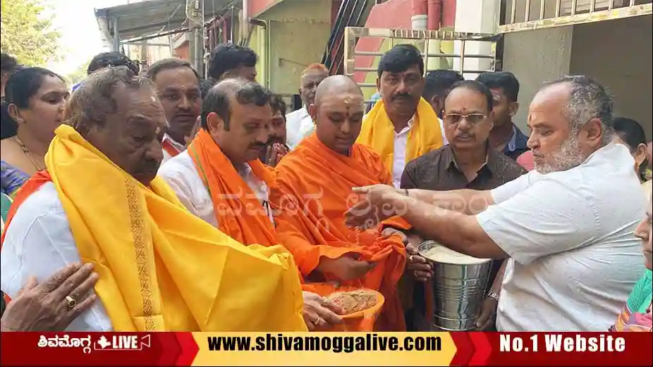 ಶಿವಮೊಗ್ಗದಲ್ಲಿ ಮುಷ್ಟಿ ಅಕ್ಕಿ ಸಂಗ್ರಹ ಆರಂಭ, ಏನಿದು ಮುಷ್ಟಿ ಅಕ್ಕಿ? 5 Mushti-Akki-sangraha-by-KS-Eshwarappa-and-KE-Kantesh