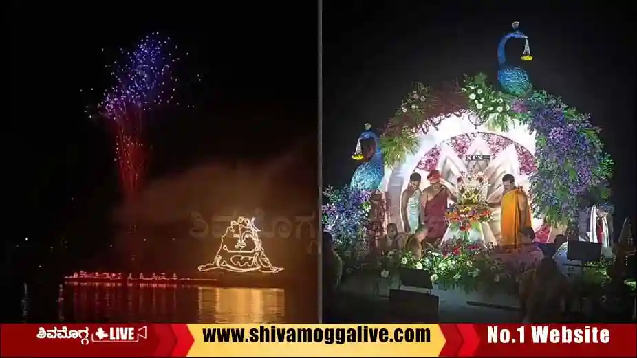 Thirthahalli-teppotsava-at-tunga-river.