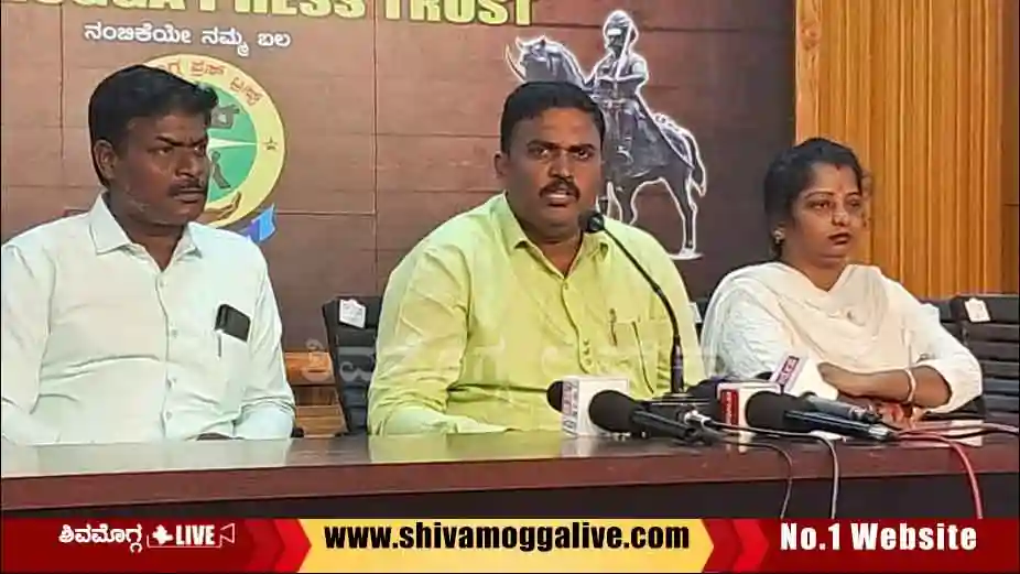 Priyanaka-Kharge-fans-press-meet.